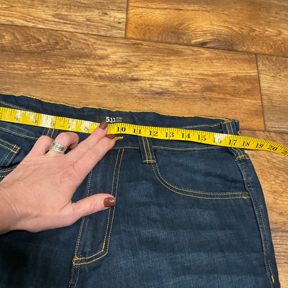 5.11 Tactical Dark Wash Denim 34x32 Mens Flex Straight - Picture 4 of 7